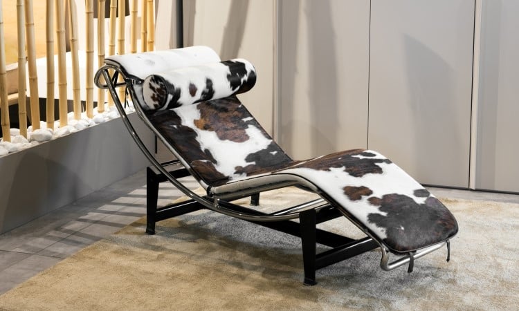 8 Great Ways on How to Reupholster a Leather Recliner and Chair